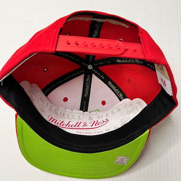 New Brooklyn Nets Mitchell & Ness Hat Reverse Grinch Team Snapback HWC Red Cap - Picture 8 of 16